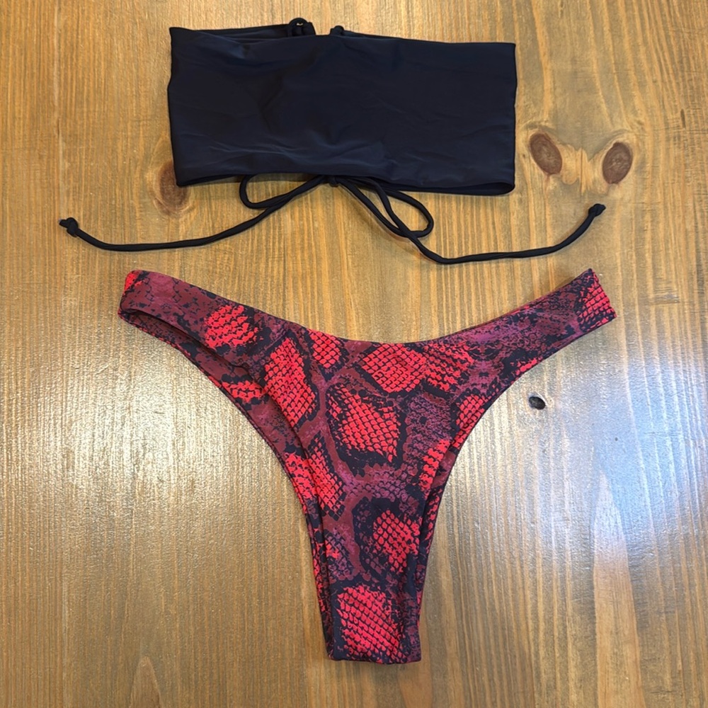 Zaful Black &red snakeskin print Bikini size 6 Medium NWOT buttery soft fabric